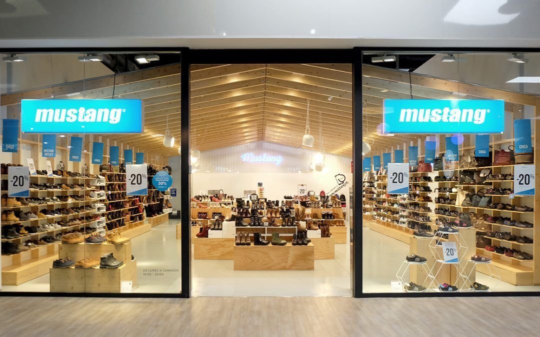 Mustang outlet stores – STUDIOLYKE Retail – Proyecto de mejoras e implantación en el espacio de venta
