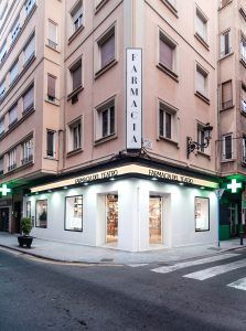 Farmacia del Teatro - esquina fachada