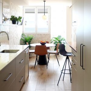 Diseño de cocina en proyecto de reforma integral de vivienda en El Campello (Alicante)