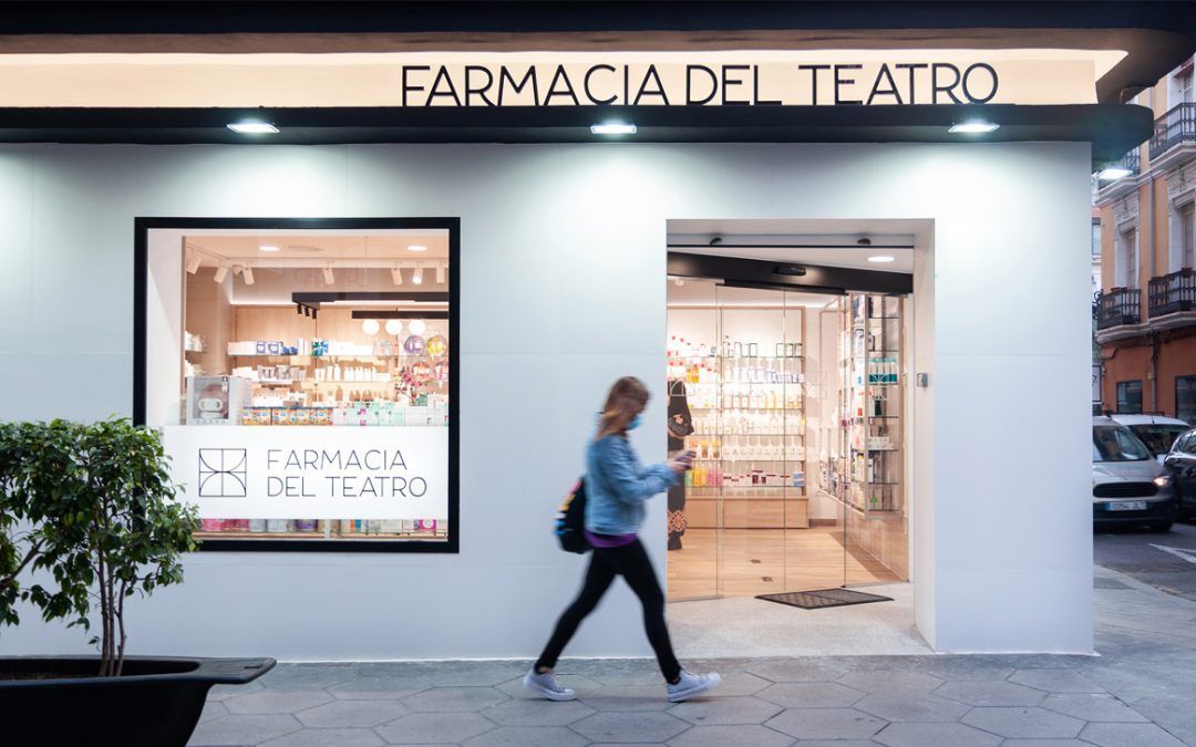 Farmacia del Teatro (Alicante) – Diseño de fachada