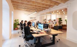 Diseño oficina Utopicum en Alicante por STUDIOLYKE
