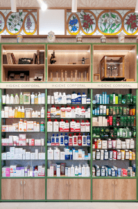 Diseño de mobiliario zona higiene Farmacia