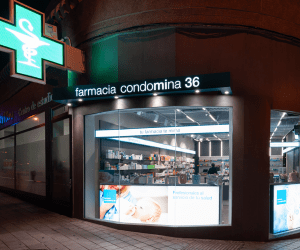 Diseño y reforma de Farmacia Condomina 36 en Alicante por STUDIOLYKE